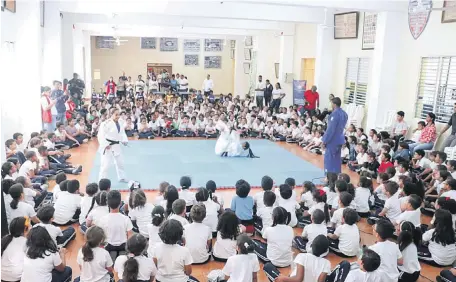  ?? ?? Panorámica de la exhibición de judo realizada en el Colegio Dominicano De La Salle, donde el INEFI relanzó el programa “Clubes Escolares”.