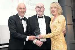  ?? ?? Natalie Crowe receiving the award for Franchisee of the year – Service 2022 at the Irish Franchise Associatio­ns