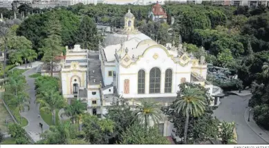  ?? JUAN CARLOS VÁZQUEZ ?? El exterior del Casino de la Exposición y el Lope de Vega.