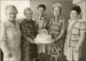  ?? CARNEGIE LIBRARY FOR LOCAL HISTORY — DAILY CAMERA COLLECTION ?? Longtime members of the Boulder Garden Club celebrate the 50-year anniversar­y in 1973.