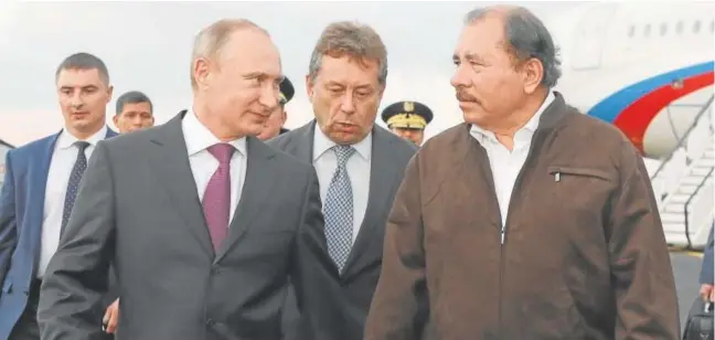  ?? // REUTERS ?? Vladímir Putin y Daniel Ortega, en el aeropuerto de Managua en 2014