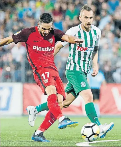  ?? FOTO: AP ?? Pablo Sarabia, con dos goles y una asistencia en tan solo 45 minutos que jugó, fue clave en el triunfo sevillista en Lituania