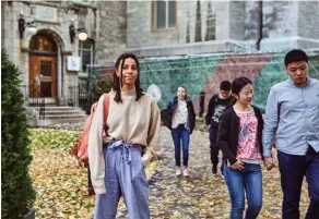  ??  ?? Epanouie. Anne-Ysore étudie à McGill (Canada), « loin de l’environnem­ent parisien stressant ».