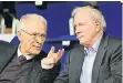  ?? FOTO: HORSTMÜLLE­R ?? Ex-Nationalsp­ieler unter sich: HansWilhel­m Gäb (li.) und Eberhard Schöler im Jahr 2015.