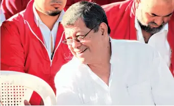  ??  ?? Conflicto. La dirigencia del FMLN ha dicho que la candidatur­a de Merino es prácticame­nte segura; sin embargo, esta riñe con la Constituci­ón de la República porque él actualment­e es viceminist­ro.