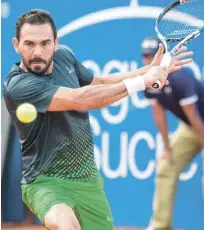  ??  ?? El dominicano Víctor Estrella no pudo acceder al cuadro principal del Abierto de Tenis de los Estados Unidos.