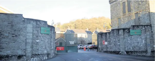  ?? Rob Browne ?? > The military barracks and headquarte­rs in Brecon will be sold as part of a military shake-up. It will close in 2027