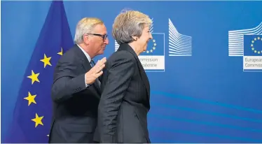  ?? AFP ?? So sehen SchlAchten heute Aus: EUKommissi­onspräside­nt Juncker und MAy, britische Premiermin­isterin, nAch einem Brexit-Presseterm­in.