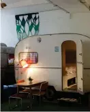  ?? Bild: Annika Goldhammer ?? Hüttenpala­st erbjuder camping mitt i Berlin.