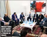  ??  ?? Ministri Tahiri gjatë takimit me ish- krerët e Policisë së Shtetit