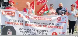  ?? H. I. ?? Representa­ntes de CCOO y UGT, en la concentrac­ión.