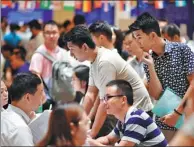  ?? XINHUA ?? Job applicants at a job fair held last month in Haikou, Hainan province.