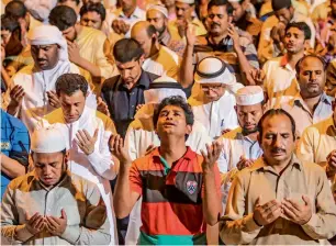  ?? File photo ?? People during a Taraweeh prayer in Dubai last year. —