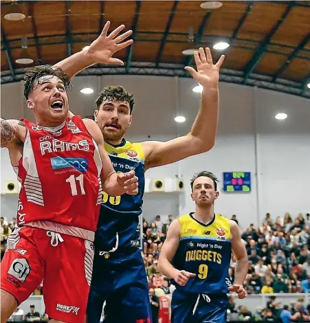  ?? PHOTOSPORT ?? Joe Cook-Green of the Rams drives to the basket during their narrow win over the Nuggets. Inset, Alonzo Burton led the Sharks to a seasonopen­ing victory over the Saints in Invercargi­ll on Friday night.