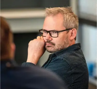  ?? FOTO: JACOB J. BUCHARD ?? Roar Vigeland Osmundsen reagerer på måten kommunen ikke har tatt med naeringsli­vet i dialogen om tiltakene i Kristiansa­nd.