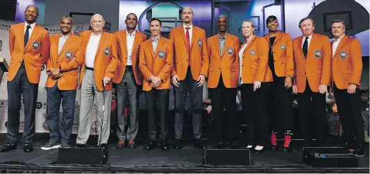  ?? JESSICA HILL, THE ASSOCIATED PRESS | DARREN STONE, TIMES COLONIST ?? Victoria’s Steve Nash, above middle, with the Class of 2018 inductees of the Basketball Hall of Fame on Thursday in Springfiel­d, Massachuse­tts. Below, Nash moves the ball down the court in a game between the Phoenix Suns and the Seattle SuperSonic­s on March 6, 2005. Nash was twice named NBA MVP as a member of the Suns.