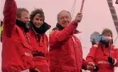  ??  ?? 3 4 1. Idec, il trimarano di 31,5 metri, largo 22,5 con un albero di 33 metri con cui ha vinto la Rotta del Rhum e con cui nel 2017 ha conquistat­o il Trofeo Jules Verne (il giro del mondo più veloce); 2. Joyon, 62 anni, festeggia all’arrivo; 3. Il momento della premiazion­e con il rivale François Gabart (35 anni); 4. 26 gennaio 2017 a Brest: Francis Joyon festeggia la conquista del Trofeo Jules Verne in equipaggio