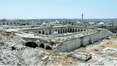  ??  ?? Siria di sangue La moschea degli Omayyadi di Aleppo devastata dai combattime­nti tra le forze governativ­e e i ribelli nel periodo 2012-2016. (Foto Ourfalian/Afp)