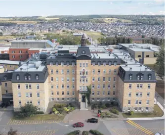  ?? ?? Le programme décentrali­sé en médecine vétérinair­e prévoit une nouvelle constructi­on et le réaménagem­ent des espaces adjacents au campus principal de l’Université du Québec à Rimouski.