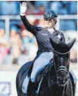  ?? FOTO: DPA ?? Als Siegerin grüßt: Isabell Werth mit ihrem Pferd Quantaz.