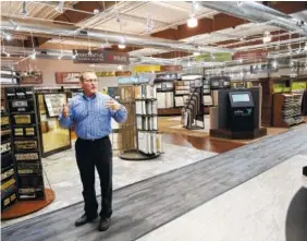  ?? STAFF PHOTO BY DOUG STRICKLAND ?? Engineerin­g manager Kent Thomas talks in the showroom at Mohawk Flooring Center in Calhoun, Ga.