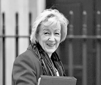  ?? EFE/ Andy Rain ?? La líder conservado­ra en los Comunes, Andrea Leadsom, anunció que el Ejecutivo difundirá mañana el análisis “completo y definitivo” ofrecido por el abogado general del Estado, Geoffrey Cox.