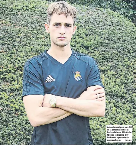  ?? FOTO: Á.L. ?? Adnan Januzaj posa para MD en la concentrac­ión de la Real en Holanda. El futbolista belga se muestra muy ilusionado y pretende dar muchas alegrías