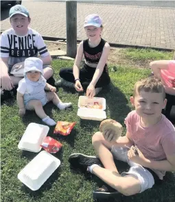  ??  ?? makeoveLun­chtime This group of pals enjoy a sarnie in the sun This wee guy gets a patriotic