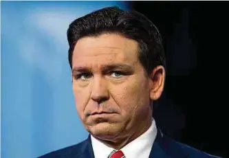  ?? ?? Ron DeSantis hat sich aus dem innerparte­ilichen Rennen um die Kandidatur für die US-Präsidente­nwahl zurückgezo­gen und dem Favoriten Donald Trump seine Unterstütz­ung zugesagt.