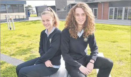  ??  ?? DETERMINED: Horsham College year-11 students Isabelle Overman and Cody Frizon are confident in their ability to succeed following historic changes to the world of learning this year. Picture: PAUL CARRACHER