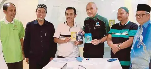  ?? FOTO: IHSAN PPIM ?? NADZIM (empat dari kiri) bersama pergerakan NGO Islam menyatakan sokongan terhadap jihad ekonomi yang dilancarka­n PPIM.