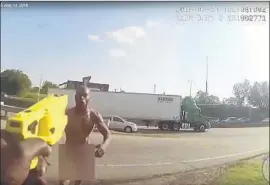  ?? Richmond Police Department ?? IN AN image from a body-camera video, a Richmond, Va., officer aims a stun gun at Marcus-David Peters, 24, shortly before fatally shooting him with a handgun.