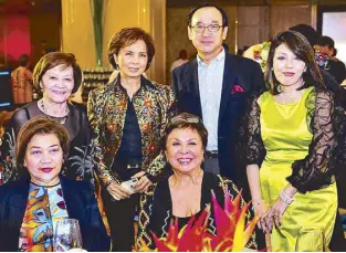  ??  ?? (Standing) Isabel Juan, Lin Bildner, Ambassador Koji Haneda and Ihoko Haneda, (seated) Evelyn Singson, Cristina Tahora