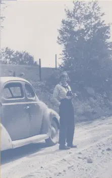  ?? ?? Image above from Woman Watching: Louise de Kiriline
Lawrence and the Songbirds of Pimisi Bay, by Merilyn Simonds. Used with permission from ECW Press. Library & Archives Canada/e011443243.