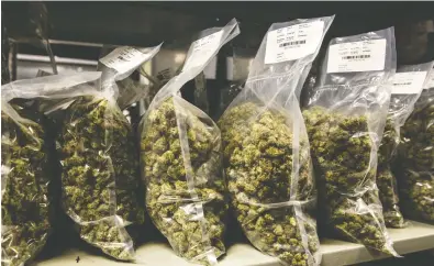  ?? CHRIS ROUSSAKIS / BLOOMBERG FILES ?? Packages of marijuana sit on shelves at the Smiths Falls, Ont., facility of Canopy Growth, one of the companies which
has faced litigation, including accusation­s of attempts to defraud investors.