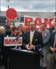  ??  ?? Mayoral candidate Mark Baker speaks.