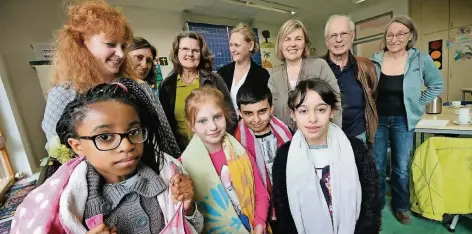  ?? RP-FOTO: ACHIM BLAZY ?? Unterschie­dliche Organisati­onen in Ratingen unterstütz­en das neue Schwimmpro­jekt für Kinder.