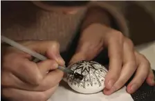  ?? TNS ?? DELICATE WORK: Liz Brockland creates intricate designs on her egg at the Ukrainian National Museum.