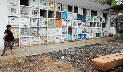  ?? ADN ?? Cementerio de Puerto Berrío (Antioquia), a donde llegan algunos de los cuerpos sin identifica­r que ha dejado la violencia en Colombia.