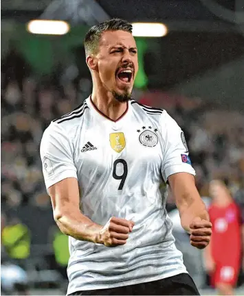  ?? Foto: Marijan Murat, dpa ?? Fünf Tore in fünf Länderspie­len – die Torquote von Sandro Wagner kann sich sehen lassen. Nachdem er lange Zeit in der Bun desliga nicht wirklich Fuß fassen konnte, ist er nun sogar im Nationalte­am angekommen.