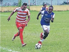  ??  ?? DUELO. Bucanero y Tela FC empataron 1-1.