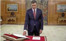  ?? Emilio Naranjo/Pool via Reuters ?? OATH OF OFFICE: Spain’s new Prime Minister and Socialist party leader Pedro Sanchez swears in during a ceremony at the Zarzuela Palace in Madrid, Spain, June 2, 2018.