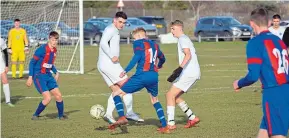  ??  ?? Monifieth Athletic lost to Glenvale AFC (white) in an U/17 Scottish Youth Cup fourth-round tie at Riverview.