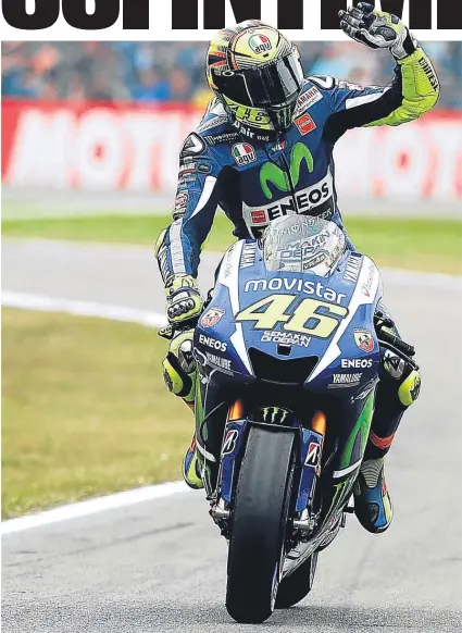  ?? FOTO: EFE ?? Rossi, celebrando su pole ayer en Assen.
Vale defenderá su exiguo liderato desde el mejor puesto de la parrilla de salida