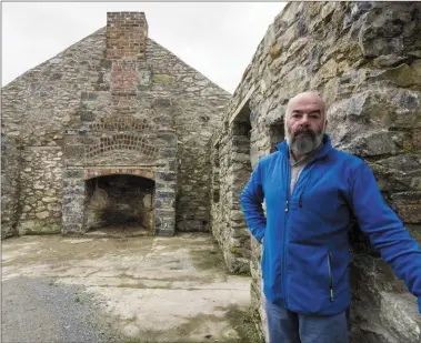  ?? Photo by John Reidy ?? Conservati­on advisor, Eamon Fleming pictured in the partially restored courtyard area of Maglass House in Ballymacel­ligott.