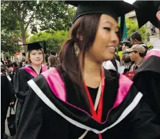  ?? LUIS ENRIQUE ASCUI/GETTY IMAGES FILES ?? Chinese students are flocking to Australian universiti­es, making up a fifth of about 400,000 people seeking an education Down Under.