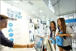  ?? REUTERS ?? Customers try Alibaba’s new payment system, VR Pay, in Hangzhou, Zhejiang province.