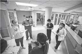  ?? JOE RONDONE/THE COMMERCIAL APPEAL ?? Nurse Meaghan Hohe, left, leads a discussion with the intensive care unit staff at Baptist Memorial Hospital-memphis on May 14.