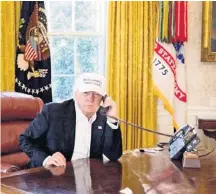  ?? WHITE HOUSE PHOTO ?? Pose. Trump acompanha negociaçõe­s com mesa vazia