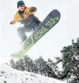  ?? ?? Snowboarde­rs on the North Yorkshire moors after temperatur­es fell overnight